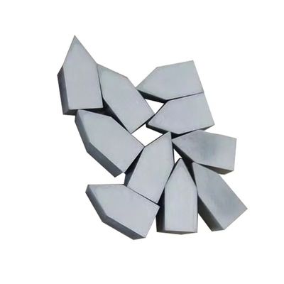 Op maat gemaakte, slijtvaste, met wolfraamcarbide gesoldeerde tips met YG6 YG6X YG8 legering voor gereedschapsfabricage