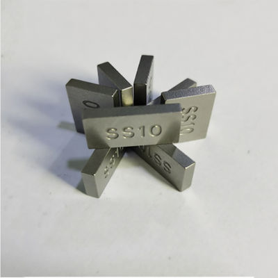 Aangepaste met hardmetaal gesoldeerde punten van wolfraamcarbide met hardheid YG8, compressieweerstand en vierkante vorm voor het snijden van steen